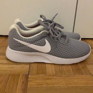 Women’s Nike sneakers